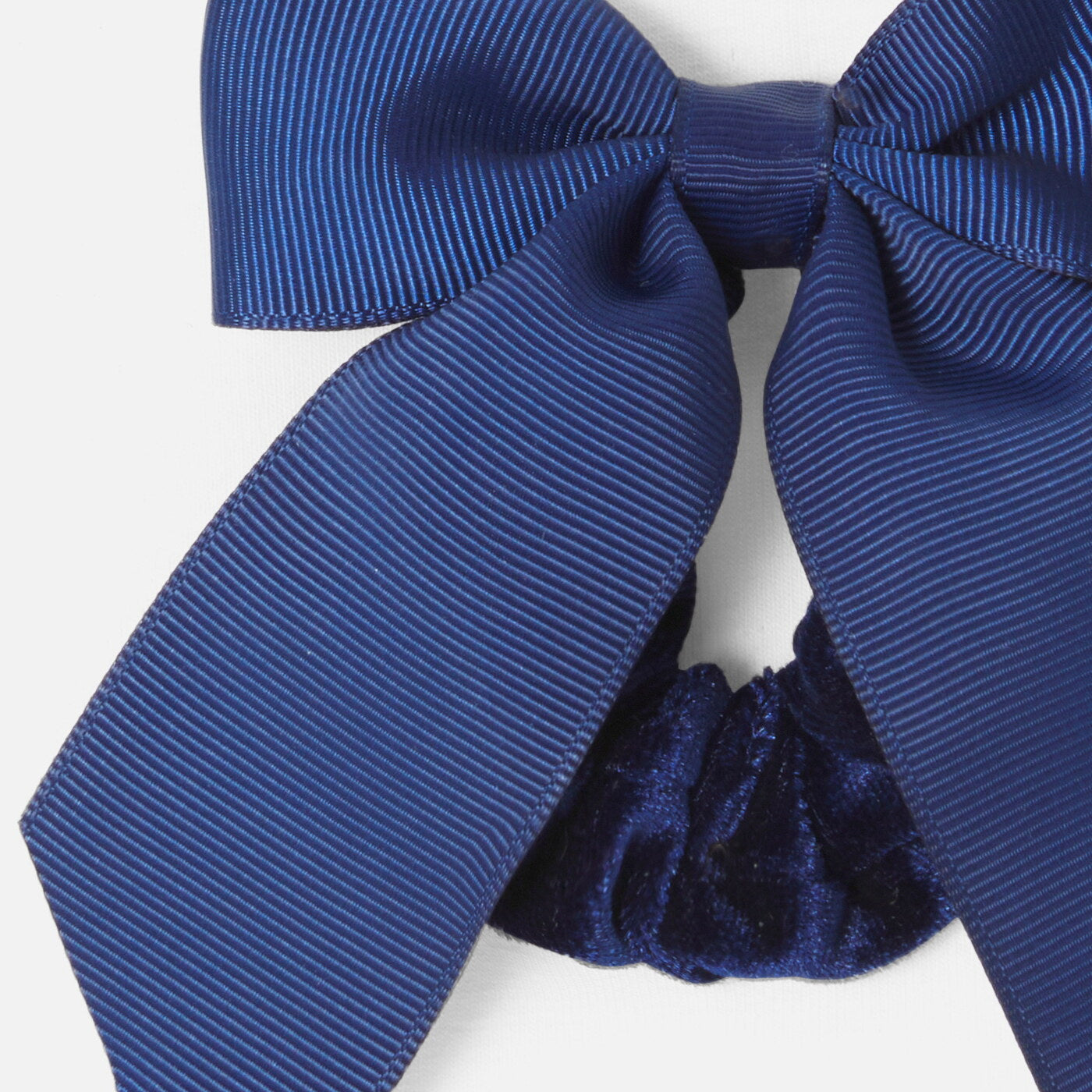 Girl velvet scrunchie