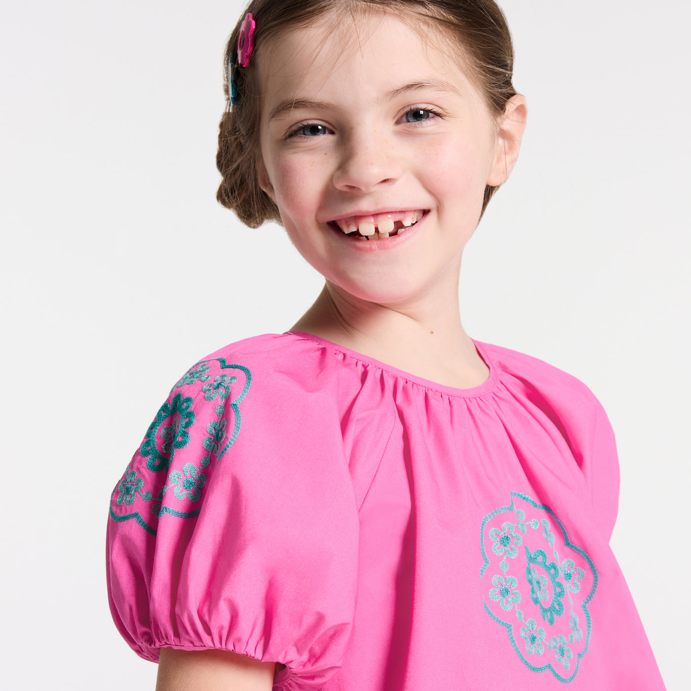 Girl blouse with balloon sleeves